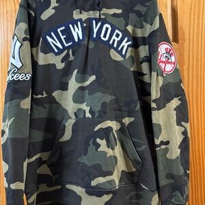 Pro Standard Men/ Women NY  Yankees Camo
MLB Hoodie Luxury Athletic MLB Size L
